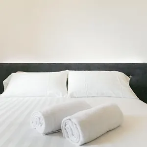 domus-cavour-roomssuites.it-lombardy.com/