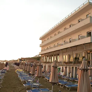 hotel-parrini.it-tuscanyhotel.com/